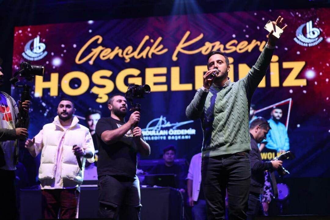 Mustafa Ceceli wiał jak wiatr na Koncercie Młodych w Bağcılar!