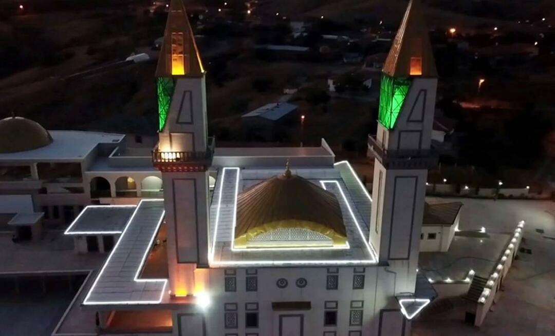 Ukończono budowę meczetu w Kırıkkale, w którym z lotu ptaka widać słowo Allah.