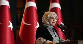 Pierwsza dama Erdoğan na szczycie Światowego Dnia Miast ONZ: Na oczach świata dochodzi do masakry!