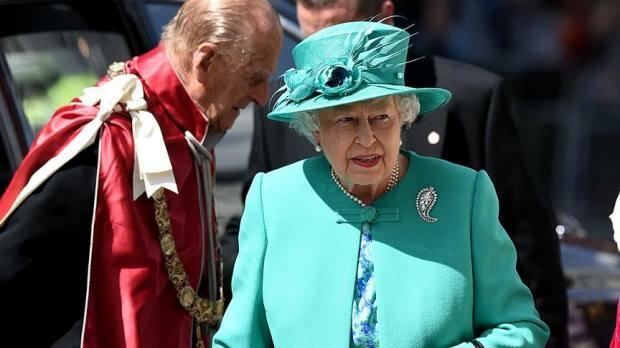 Królowa Anglii 2. Elizabeth szuka personelu sprzątającego w swoim pałacu! Szczęście znaleźć martwą muchę ...