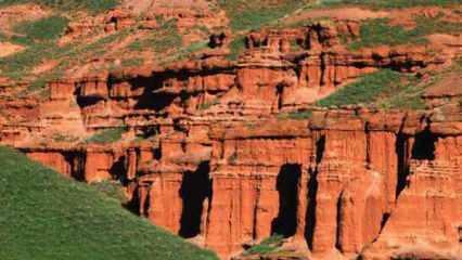 Wróżkowe kominy Narmana — położenie Jak powstały Wróżkowe Kominy Narmana?