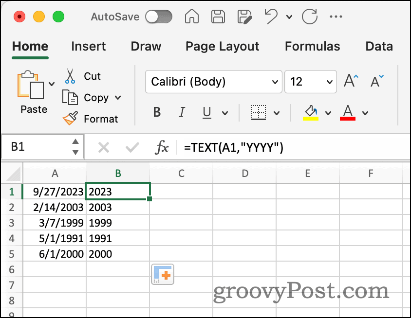 Rok wyodrębniony za pomocą funkcji tekstowej