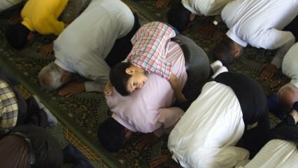 Czy dzieci należy zabrać na modlitwę tarawih?