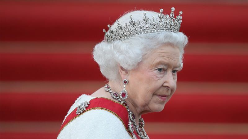 Królowa Elżbieta opuściła pałac