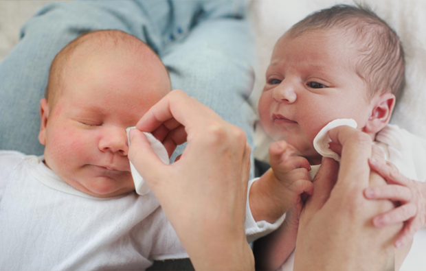 Jak usunąć zadziory u niemowląt? Co powoduje zadziory u niemowląt? Masaż Burr mlekiem z piersi