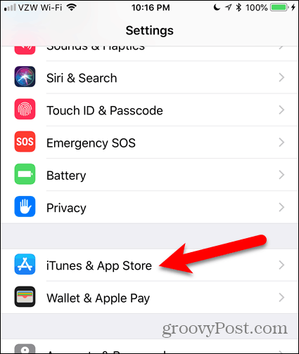 Dotknij iTunes i App Store na ekranie ustawień