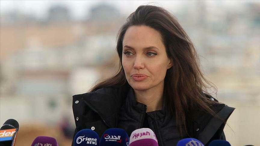 Angelinę Jolie