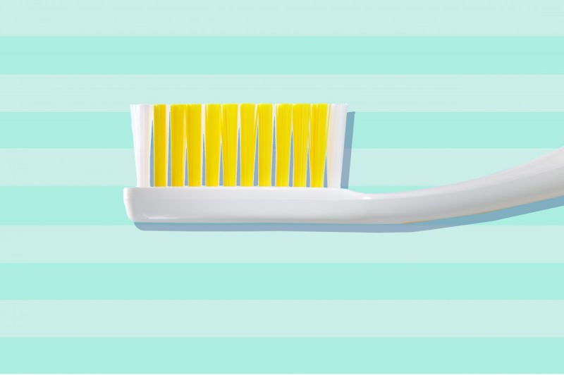 Jak czyścić szczoteczkę do zębów?