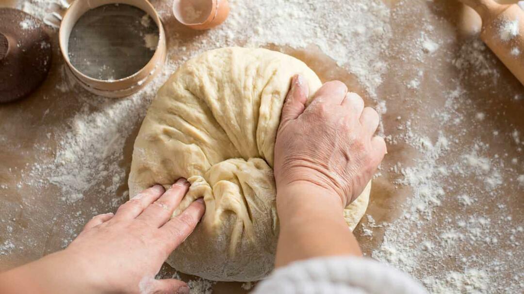 Co to znaczy ugniatać ciasto we śnie