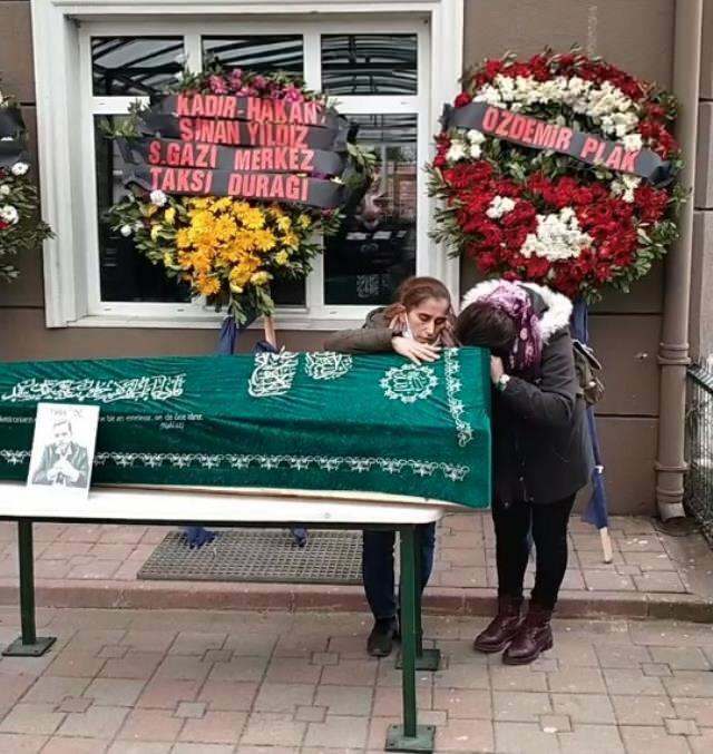Pożegnanie z bólem Engina Nurşaniego! Jego żona objęła trumnę i swobodnie płakała