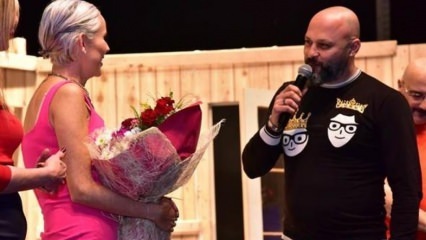 Propozycja małżeństwa z niespodzianką İpek Tanrıyar na scenie