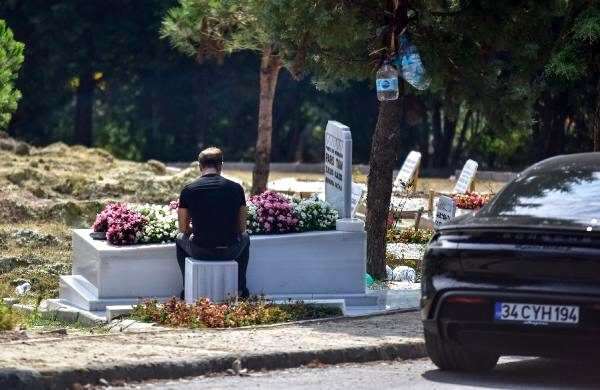 Harun Tan odwiedził grób swojego syna Parsa w dniu jego urodzin