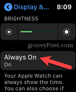 Stuknij opcję Zawsze włączony w Ustawieniach na zegarku Apple Watch