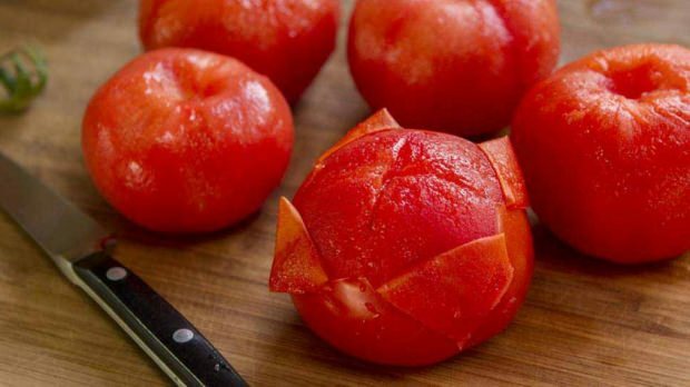 Technika obierania pomidorów