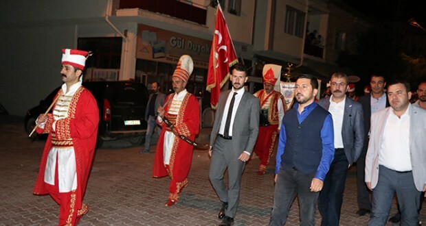 Burmistrz Nevşehir podniósł ludzi wraz z zespołem Mehtera