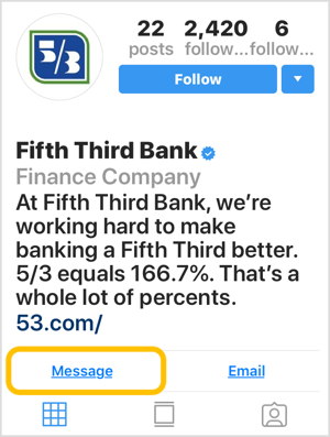 Profil na Instagramie dla banku z przyciskiem wezwania do działania wiadomości.