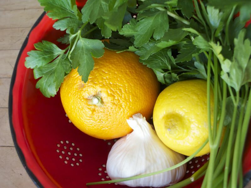 Jak leczyć pietruszkę z cytryny i czosnku?