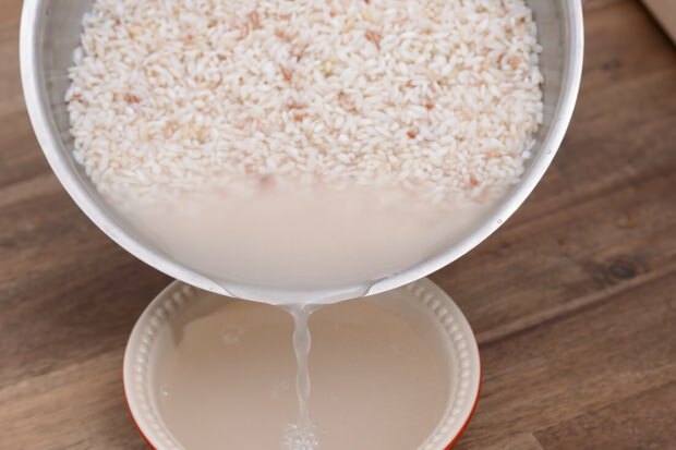 Jak przygotować wodę ryżową