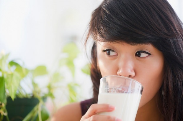 Czy picie mleka przed snem osłabia się? Trwała i zdrowa dieta odchudzająca