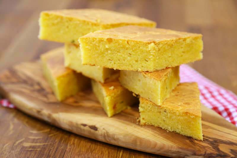 Jak najłatwiej zrobić chleb kukurydziany z serem? Wskazówki dotyczące chleba kukurydzianego z serem