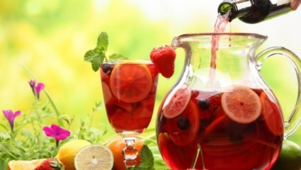 Przepis na zimną herbatę z czerwonych owoców