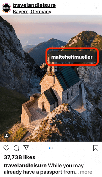 post na Instagramie autorstwa @travelandleisure pokazujący zdjęcie domu na zboczu góry z widokiem na wodę oznaczający @malteheitmueller na obrazku