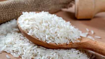 Czy ryż powinien być trzymany w wodzie? Czy ryż można ugotować bez trzymania go w wodzie?