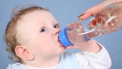 Czy dzieciom należy podawać wodę?