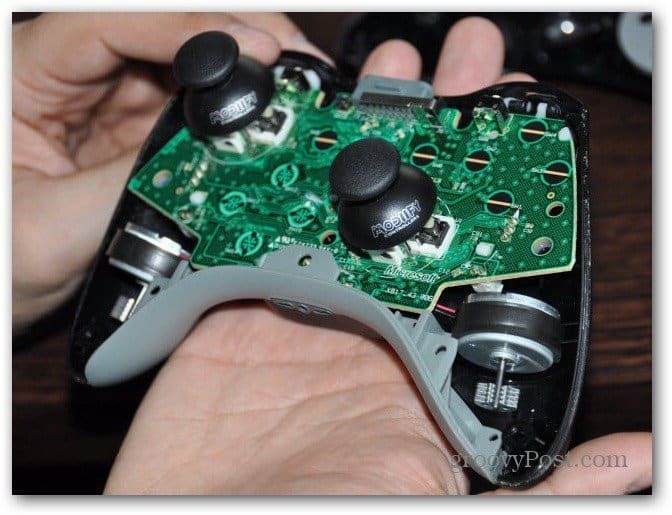 Zmień analogowe pałeczki kontrolera Xbox 360 na nowe patyczki