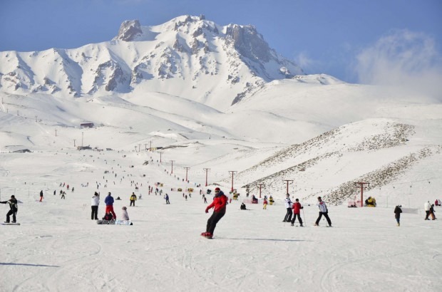 Jak dostać się do ośrodka narciarskiego Erciyes? Co robić i co jeść w Kayseri?