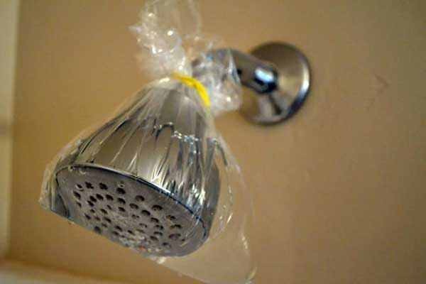 jak wyczyścić głowicę prysznica