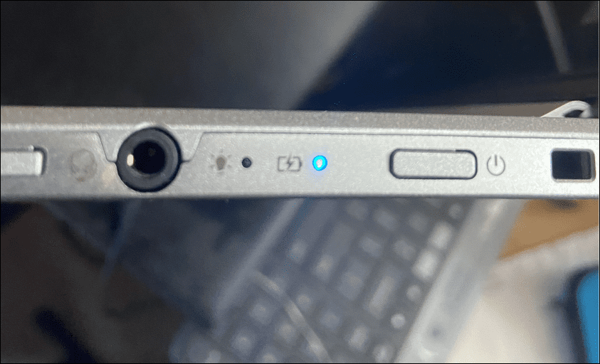 boczny przycisk zasilania napraw czarny ekran Chromebooka