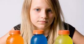 Eksperci ostrzegają! Picie przez dzieci napojów energetyzujących prowadzi do niepowodzeń
