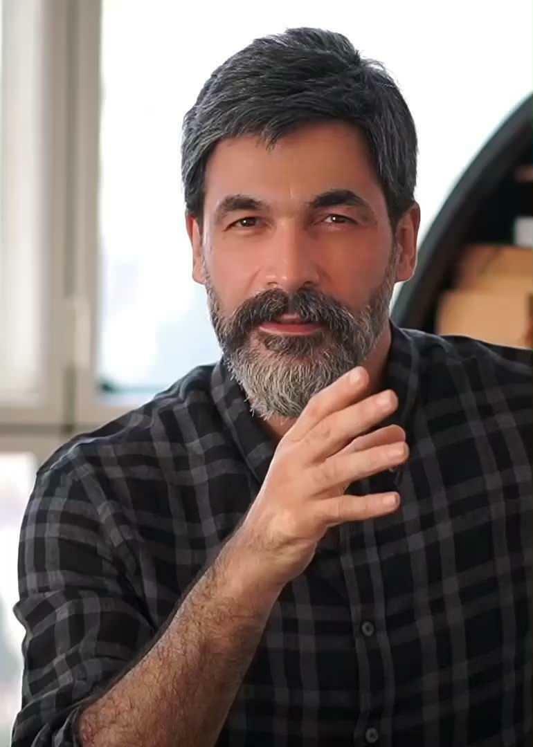 Artysta Ugur Isilak
