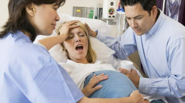 Jak normalnie rodzić? Kiedy miesiączka pojawia się po urodzeniu? Normalny ból porodowy ...