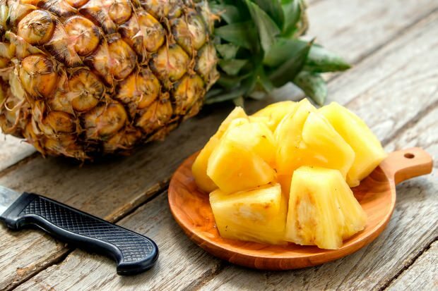 Jakie są zalety ananasa i soku ananasowego? Jeśli pijesz zwykłą szklankę soku ananasowego?