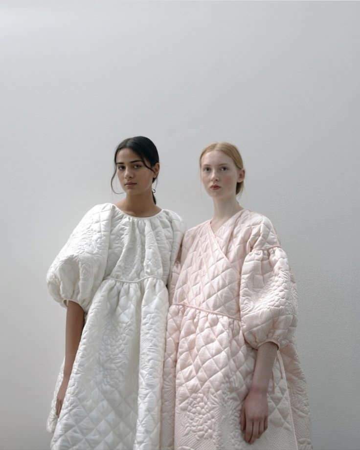 Co to jest pikowana tkanina? Modele pikowanej sukienki 2020