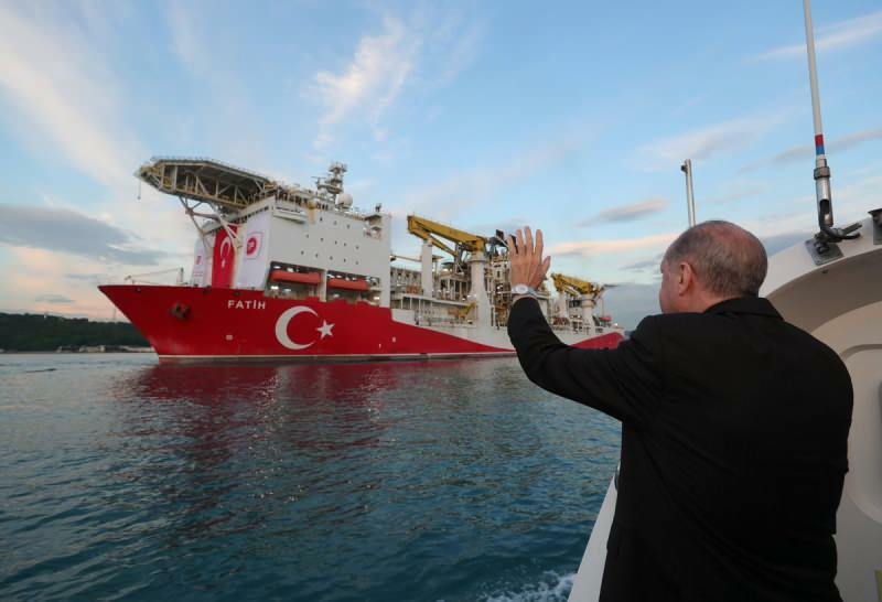 Statek zdobywca znajdujący rezerwy gazu ziemnego na Morzu Czarnym 
