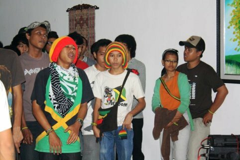 indonezyjskich bywalców imprez