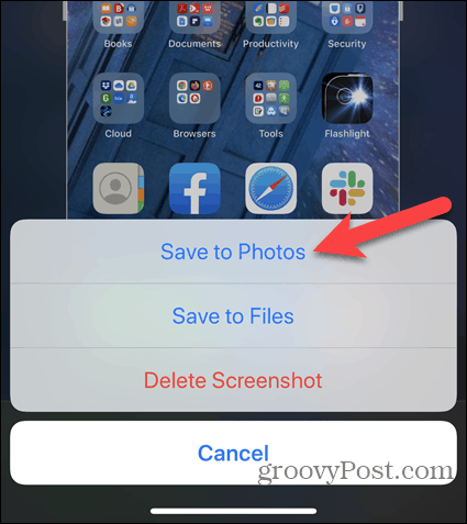 Stuknij Zapisz w zdjęciach podczas edycji zrzutu ekranu iPhone'a