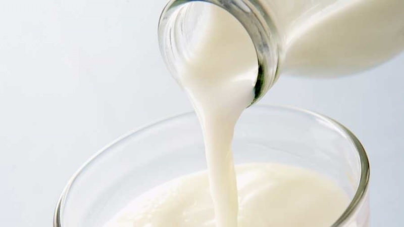 Co zrobiono, aby uniknąć przeprowadzania go podczas nalewania mleka? Technika nalewania mleka bez rozlewania na ciebie mleka