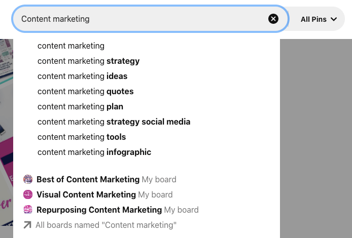 przykład wyszukiwania zainteresowań dla content marketingu z content marketingiem połączonym ze strategią, pomysłami, cytatami, planem, narzędziami, infografiką itp. wraz z kilkoma forami, których nazwy obejmują content marketing