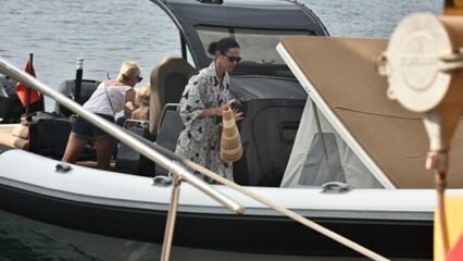 Yasemin Özilhan był widziany na łodzi motorowej!