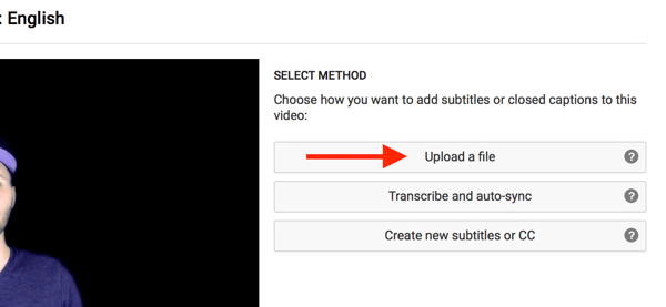 Wybierz opcję Prześlij plik, aby przesłać napisy SRT do swojego filmu w YouTube.