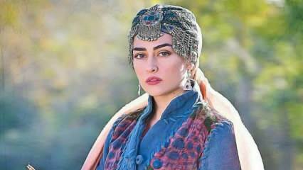 Esra Bilgiç, która gra Halime Sultan, ulubienicę Diriliş Ertuğrul, została twarzą reklamy w Pakistanie