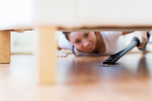 Jak czyścić pod łóżkiem? Wskazówki dotyczące czyszczenia łóżek