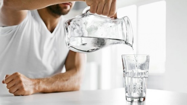 Jak schudnąć pijąc wodę? Dieta wodna, która osłabia 7 kilogramów w ciągu tygodnia! Wskaźnik zużycia wody na wagę