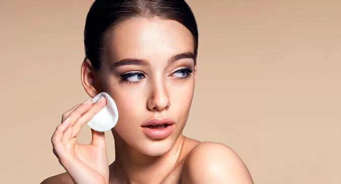Jak pielęgnuje się skórę po makijażu?