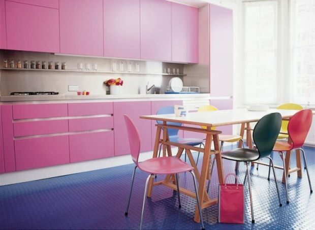różowa niebieska dekoracja kuchni