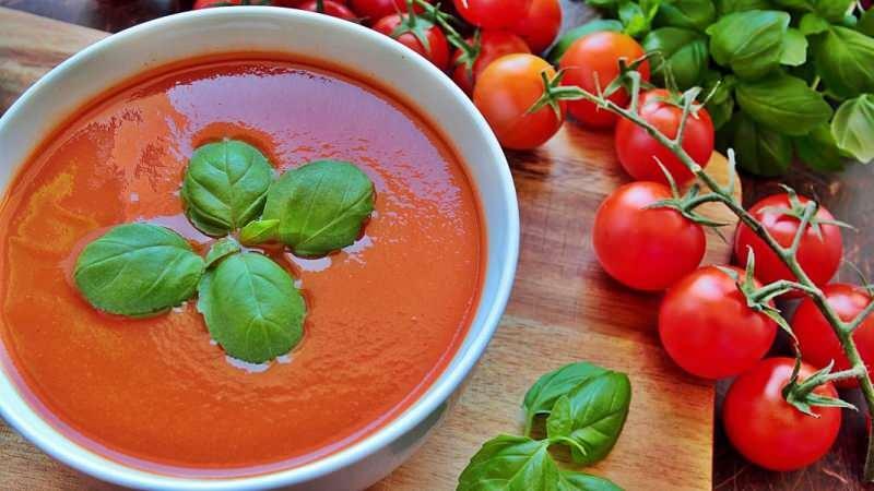 Ile kalorii mają pomidory? Czy zupa pomidorowa sprawia, że ​​przybierasz na wadze?